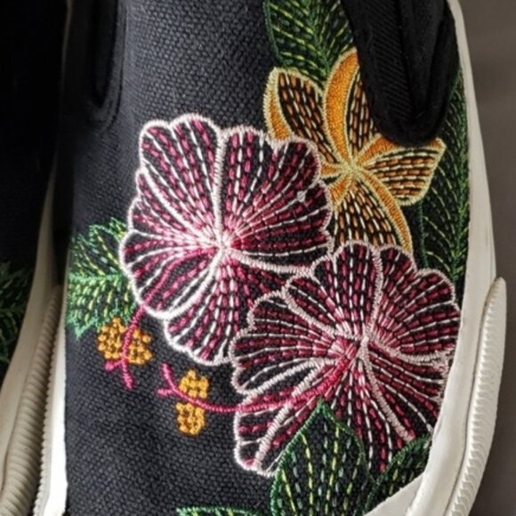 Roxy Pepperdine Canvas Slip On Shoes - Picture 2 of 7